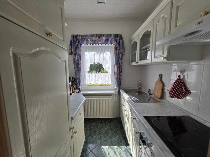 Ferienhaus in K&uuml;hlungsborn - H&ouml;ppner, Joachim - Blick in die K&uuml;che