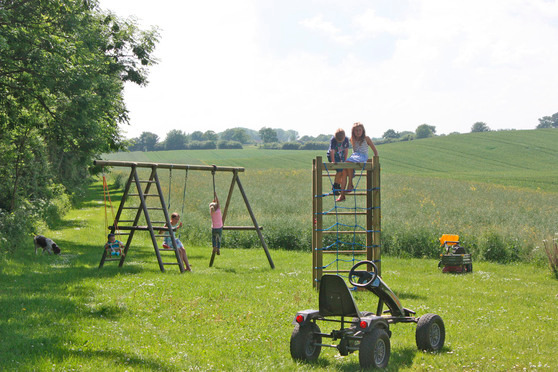 Ferienwohnung in Rettin - Ferienhof Hansen Strandhafer - Spielplatz mit Trampolin