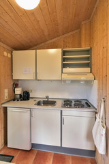Ferienhaus in Pelzerhaken - Ferienhaus Typ A im Ferienpark AM WALDRAND - K&uuml;chenzeile im Eingangsbereich