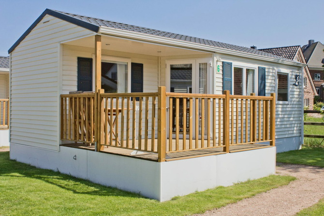 Ferienhaus in Pelzerhaken - Mobilheim Pacifique im Ferienpark AM WALDRAND - Holzterrasse als Eingang