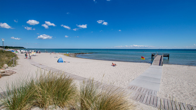 Ferienwohnung in Rettin - Bauernferienhof Kluvetasch Ostseeblick - Rettiner Strand mit Badesteg