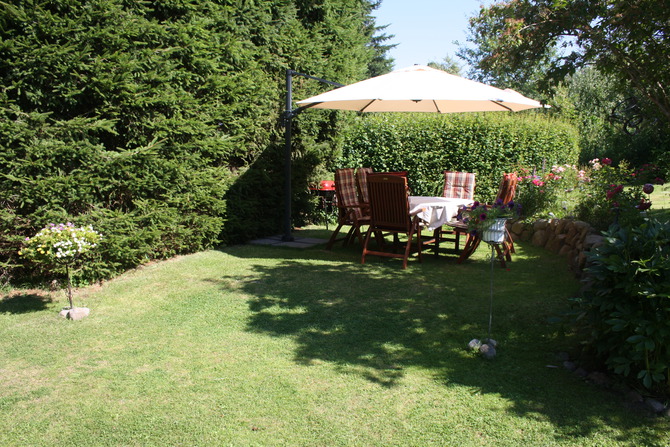 Ferienhaus in Döhnsdorf - Landhaus Unter dem Reetdach - Rasenterrasse