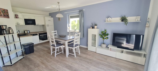 Ferienwohnung in Glowe - Sanddorn 8 - Wohnzimmer mit vollintegrierter K&uuml;che