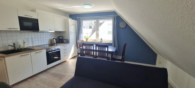 Ferienwohnung in Glowe - Sanddorn 9 - Wohnzimmer mit vollintegrierter K&uuml;che