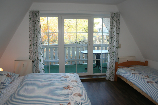 Ferienwohnung in Born a. Darß - Am Raad FeWo Kranich - Schlafzimmer 2 mit Balkon