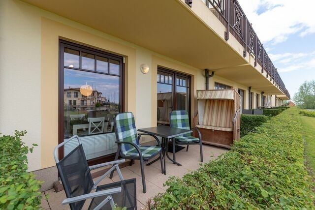 Ferienwohnung in Kühlungsborn - 9987- Urlaubsträume Am Meer, WE 3.4 Strandkorb auf der Terrasse - Bild 2
