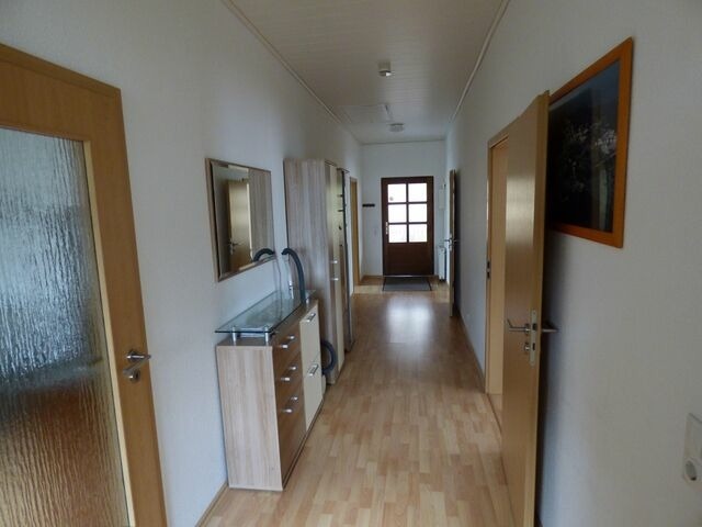 Ferienwohnung in Sellin - Sonnige Ferienwohnung -100qm - im 1. Obergeschoss der Villa Walhall in einem park&auml;hnlichen Garten - Bild 5