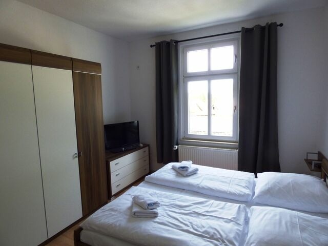 Ferienwohnung in Sellin - Sonnige Ferienwohnung -100qm - im 1. Obergeschoss der Villa Walhall in einem park&auml;hnlichen Garten - Bild 11
