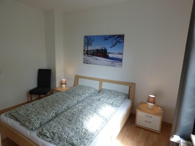 Ferienwohnung in Sellin - Sonnige Ferienwohnung -100qm - im 1. Obergeschoss der Villa Walhall in einem park&auml;hnlichen Garten - Bild 18