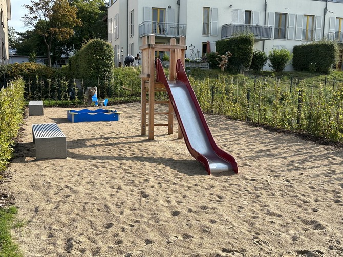 Ferienwohnung in Boltenhagen - Weiße Villen Whg. 20 - Spielplatz vor dem Haus