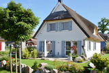Ferienhaus in Glowe - Traum Reethaus am Meer mit Pool, Sauna & Yoga - Bild 1