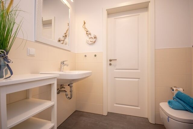 Ferienwohnung in Sellin - Haus Waldidyll, K&uuml;stenflair - Bade- & Erlebniswelt t&auml;glich inklusive - Bild 10